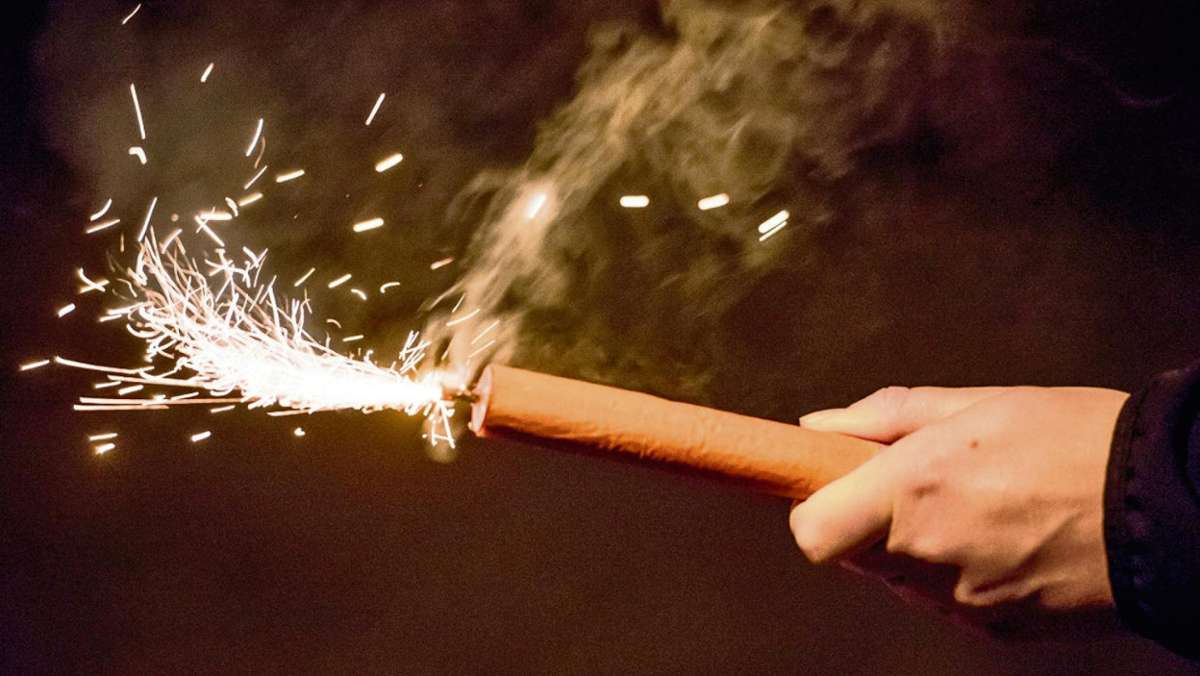 Selb: Zwölfjähriger wirft brennenden Feuerwerkskörper auf 13-Jährige