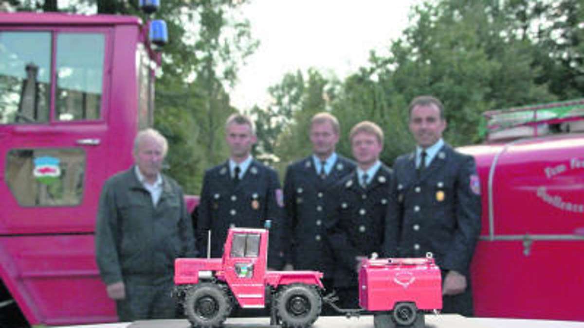 Hof: Lösch-Traktor als Miniatur