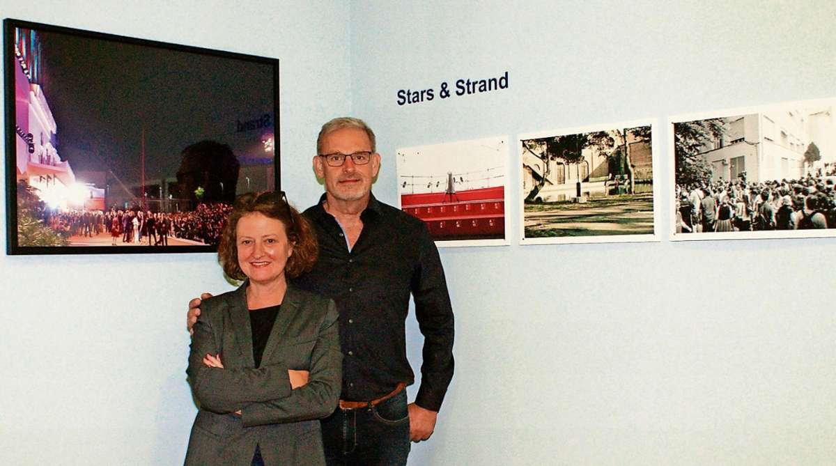Zwei bekannte Filmjournalisten standen im Mittelpunkt der Ausstellungseröffnung: Moritz Holfelder und Katja Nicodemus. Foto: asz