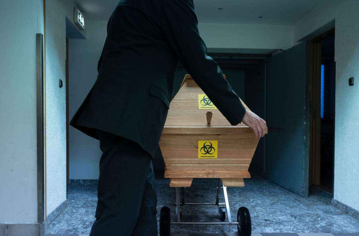 Einen weiteren Corona-Toten hat das Kulmbacher Landratsamt am Montag gemeldet. Foto: picture alliance/dpa/Marijan Murat