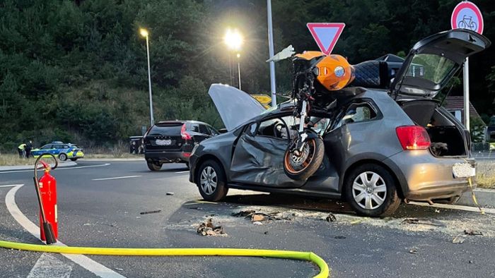 Tödlicher Unfall in Kronach: Motorradfahrer stürzt von Brücke