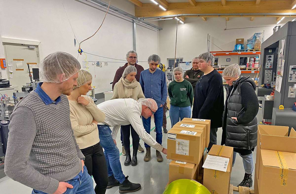 Interessante Einblicke gewannen die Mitglieder der Jungen Union Marktredwitz und Waldershof beim Besuch des Unternehmens „Labelisten” in Pfaffenreuth. Foto: pr.