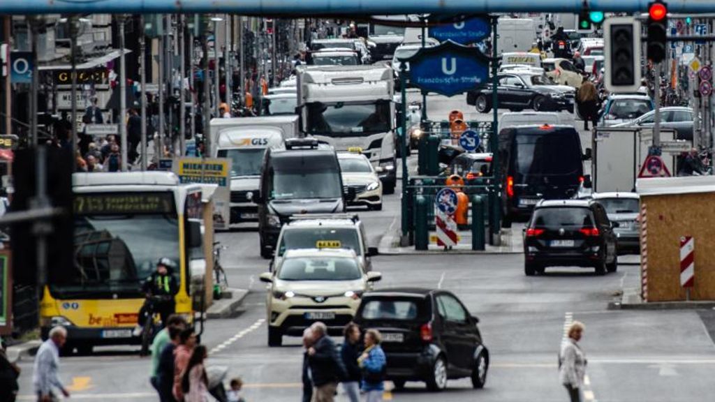 Negative Folgen der Mobilität: Studie: Verkehr verursachte Kosten von 149 Milliarden Euro