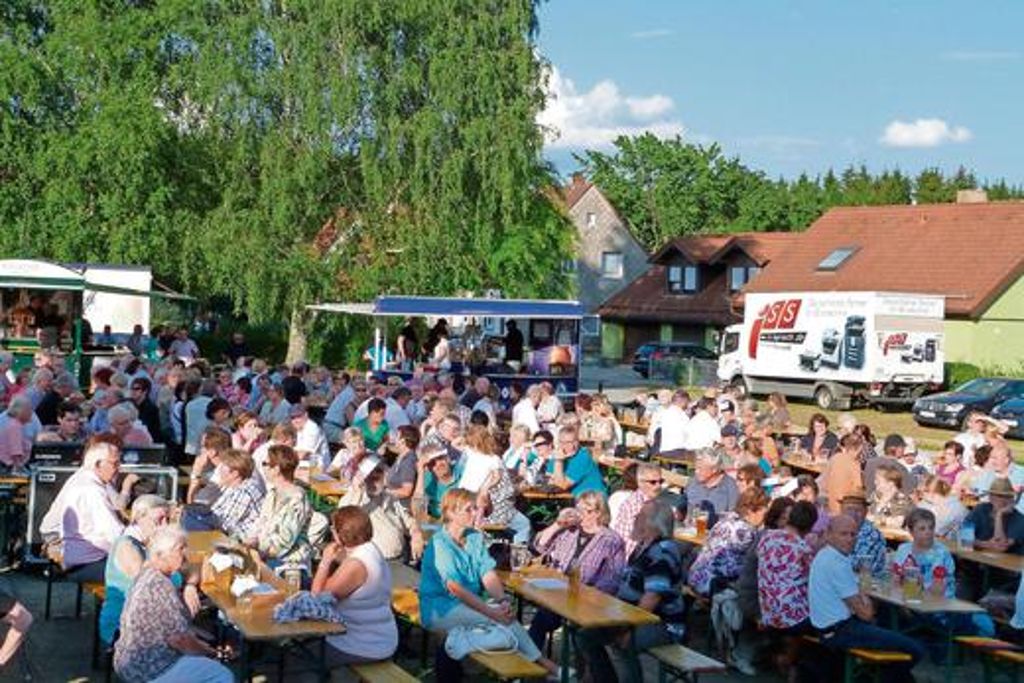 Gut 500 Besucher waren zum Klosterspitzen-Festival gekommen und ließen sich von dem knapp dreistündigen Programm bestens unterhalten.