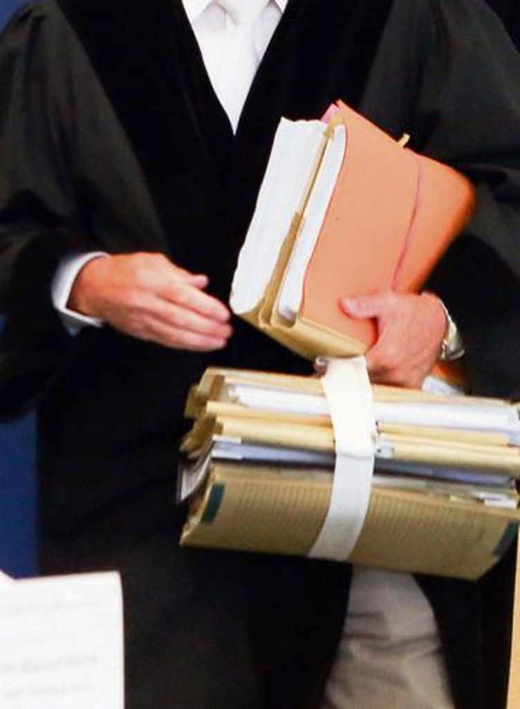 Auf einmal ging es ganz schnell: Maik B., Jurist mit Neonazi-Vergangenheit, wird in Bayern keine Richter-Robe mehr tragen. Quelle: Unbekannt