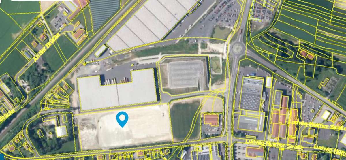 Auf der Fläche mit der blauen Markierung baut Scherdel im Gewerbegebiet auf der früheren Rosenthal-Brache ein neues Werk Foto: Screenshot