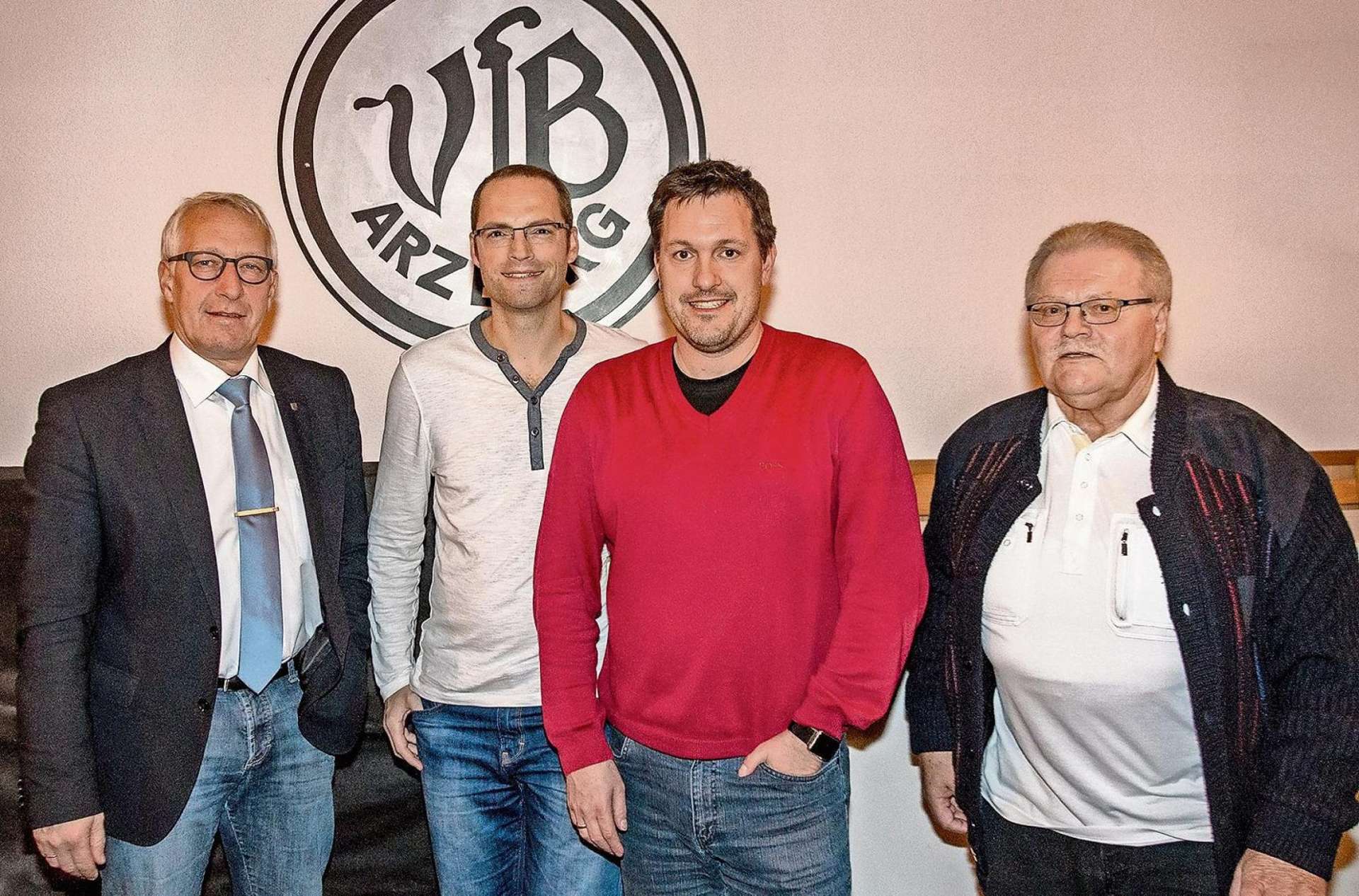 Arzberg: VfB Arzberg schwört Mitglieder ein - Arzberg - Frankenpost