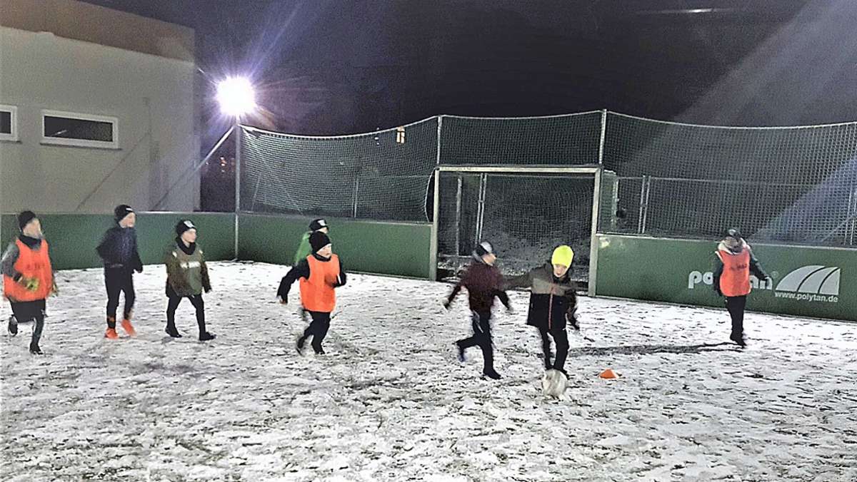 Fußball im Winter: Kicker trotzen der kalten Witterung