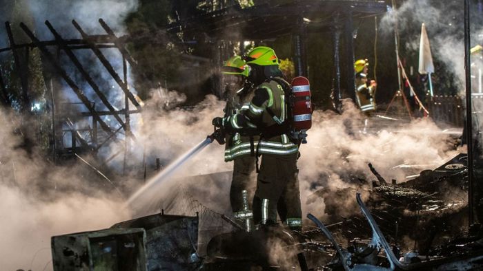 Wohnwagen in Flammen: Großbrand auf dem Campingplatz