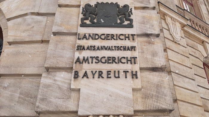 Prozess in Kulmbach: Randale mit fragwürdigem Schlagstockeinsatz