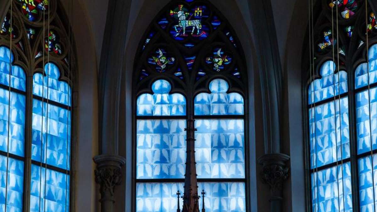 Kunst und Kultur: Lungenflügel zieren Kirchenfenster