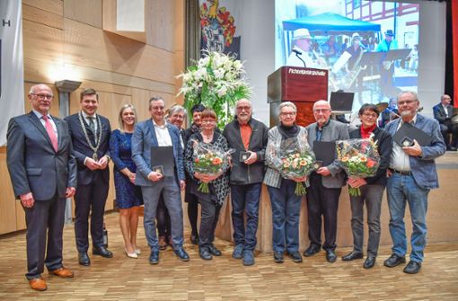 Vier Ehren- und Verdienstmedaillen erhielten engagierte Bürger. Auf dem Bild (von links): Foto: Florian Miedl