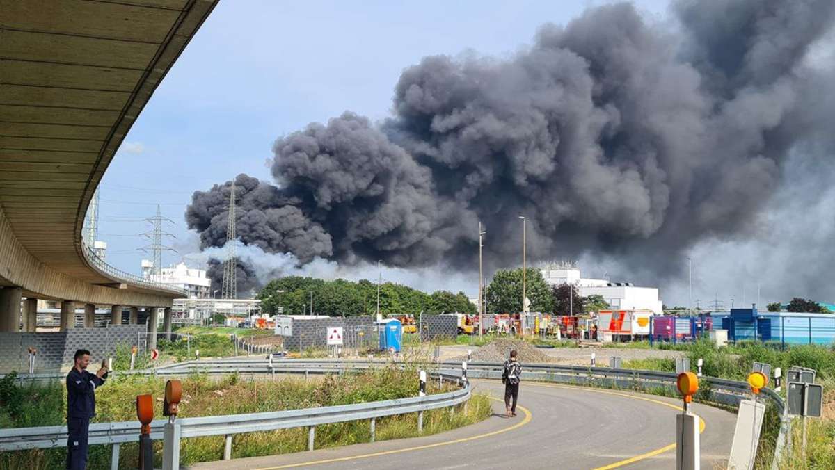Großschadenslage : Explosion in Chemiebetrieb