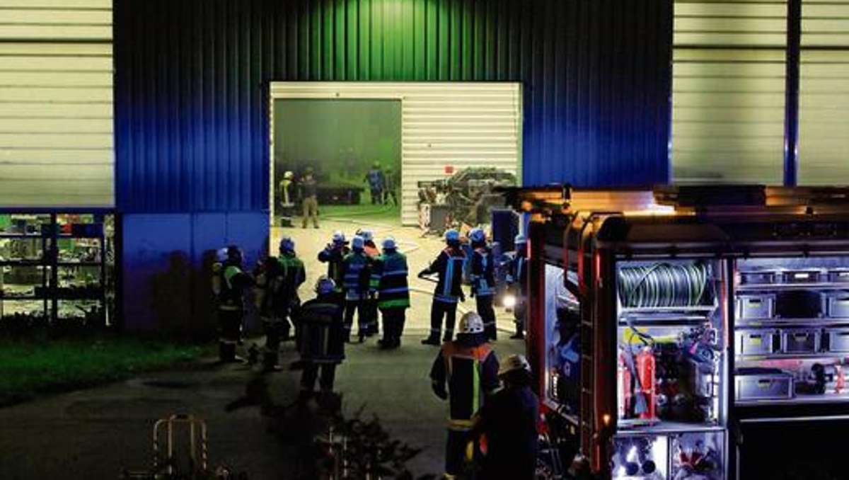 Hof: Feuerwehr löscht Maschinenbrand