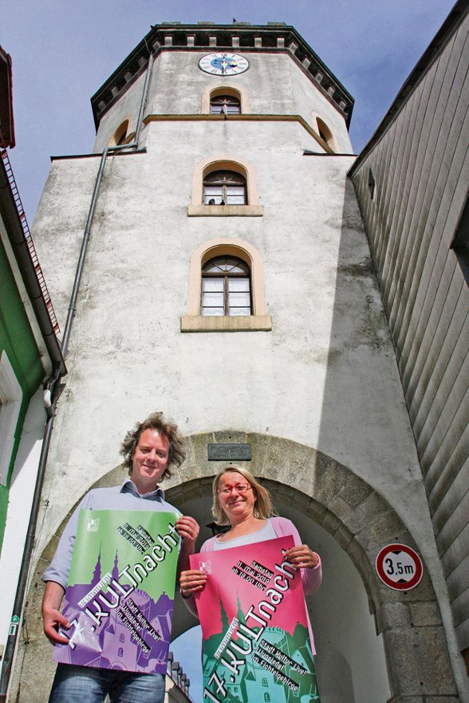Stefan Frank und Sabine Unglaub kündigen wieder eine kunterbunte Kultnacht für den 11. Mai in Wunsiedel an. Foto: Peggy Biczysko