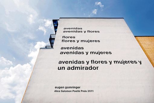 Noch ist das Gedicht Gomringers an der Südfassade der Alice-Salomon-Hochschule in Berlin zu lesen. Quelle: Unbekannt