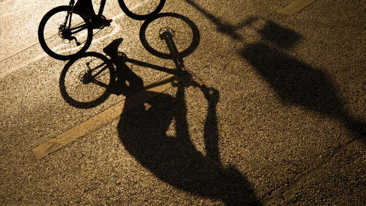 Dreist: Fahrraddieb fährt vor den Augen des Eigentümers davon