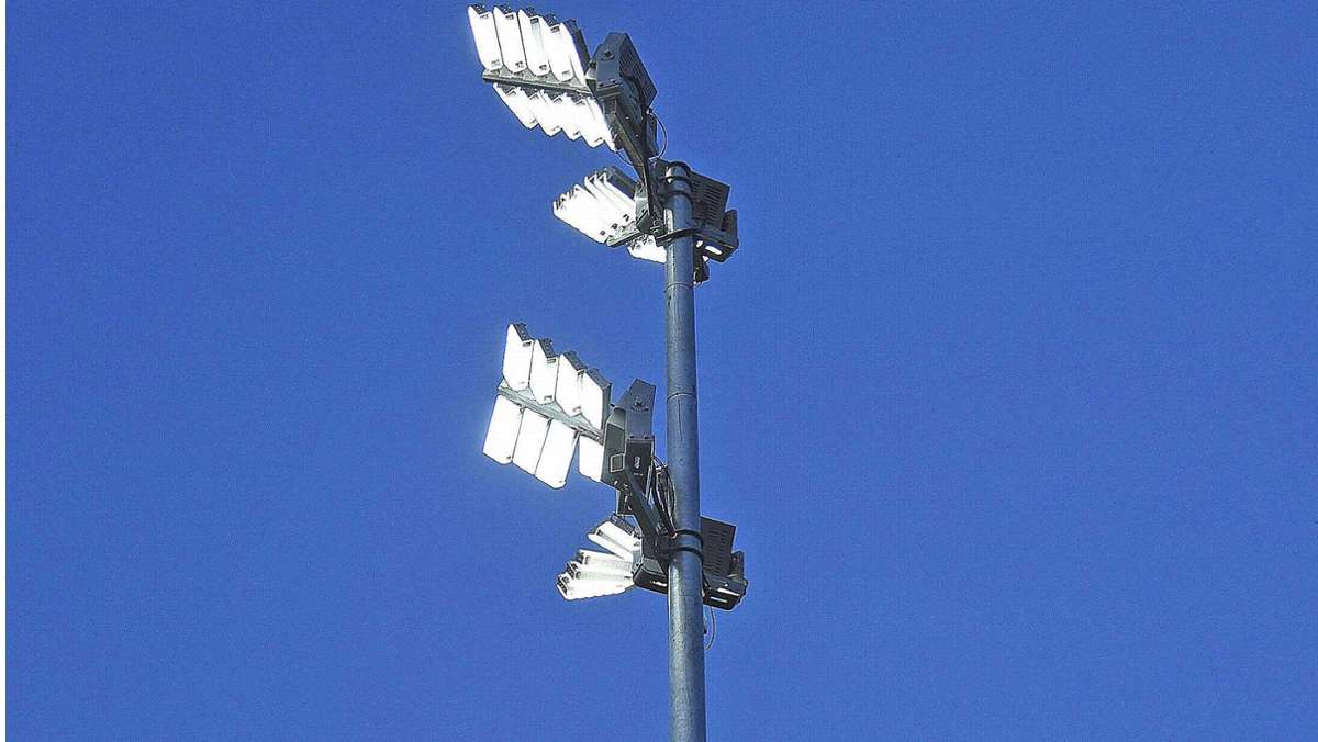 Energiesparen in Sportvereinen: Muss das Flutlicht dunkel bleiben?