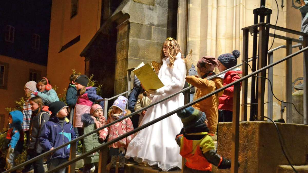 Advent in Selb: Christkind eröffnet Weihnachtsmarkt