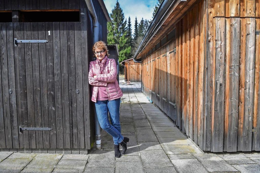 Martina Wirth ist die Vorsitzende des Fördervereins Waldbad Langer Teich. Sie und ihre Mitstreiter wollen den Kabinentrakt sanieren - ein teures Unterfangen, für das die Ehrenamtlichen auf finanzielle Unterstützung angewiesen sind. Quelle: Unbekannt