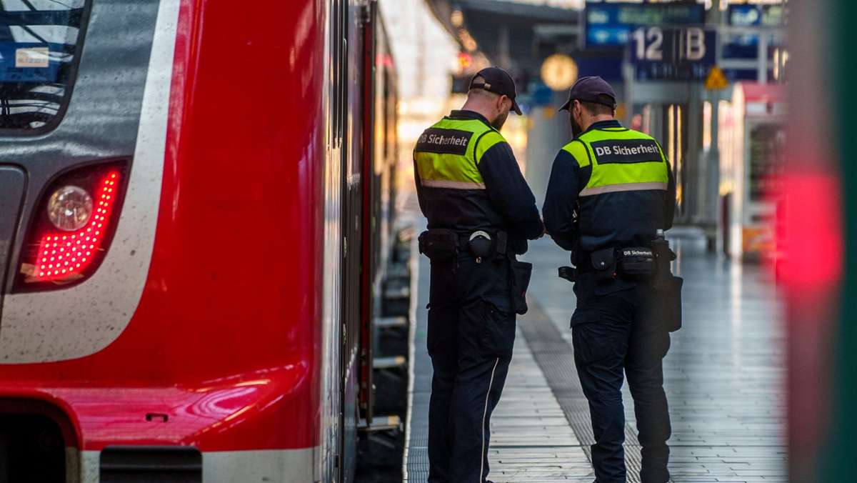 Bahnverkehr: Streit über Bahn-Sicherheit: EVG fordert EM-Sonderprogramm