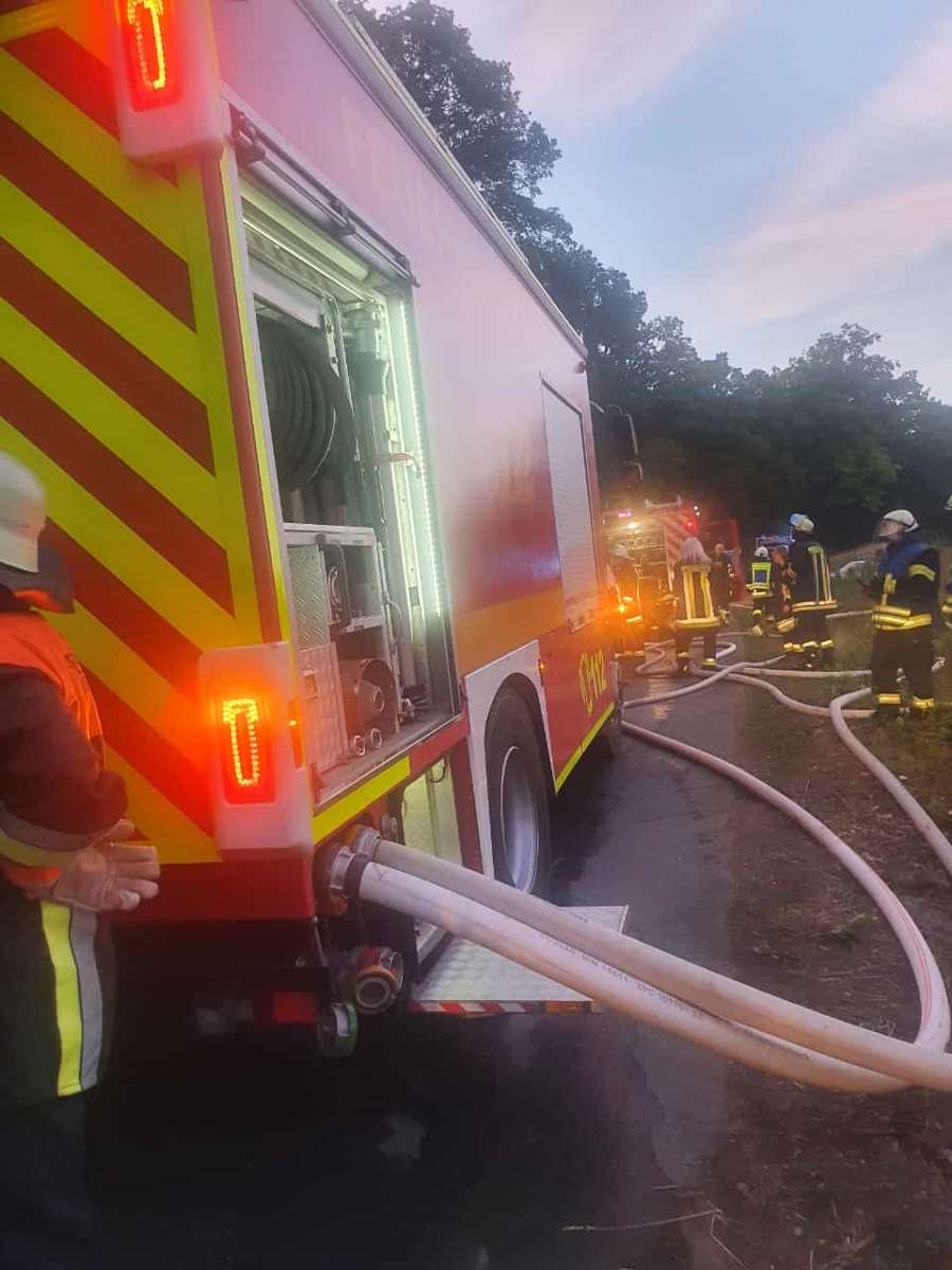 Feuerwehreinsatz in der Gemeinde Ködnitz am Montagabend: Ein Waldstück brannte.