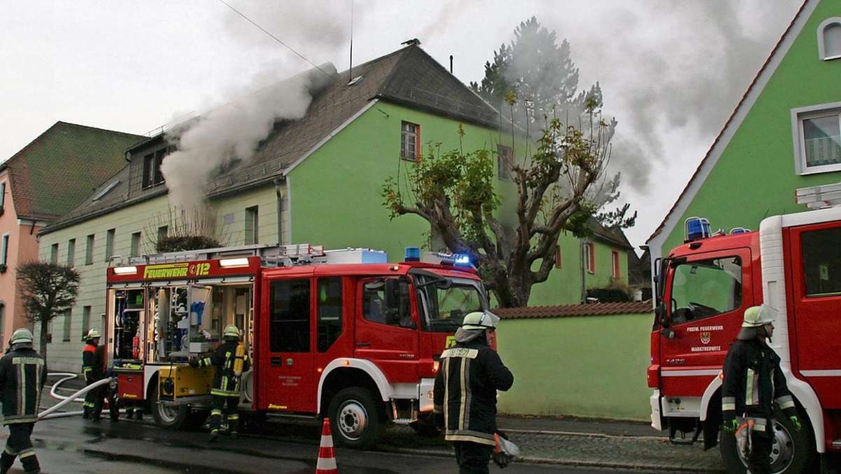 Marktredwitz: Feuerwehr hat Wohnungsbrand in Waldershof schnell im Griff