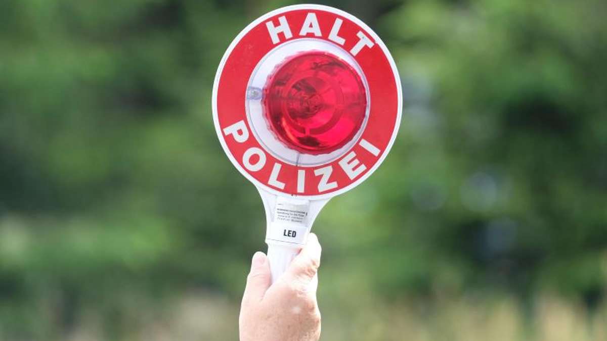 Länderspiegel: Seit 26 Jahren ohne TÜV: Polizei stoppt Autofahrer an A 73