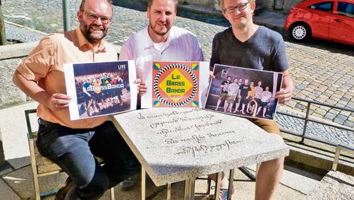 Hof: La Brass Banda rockt in Münchberg