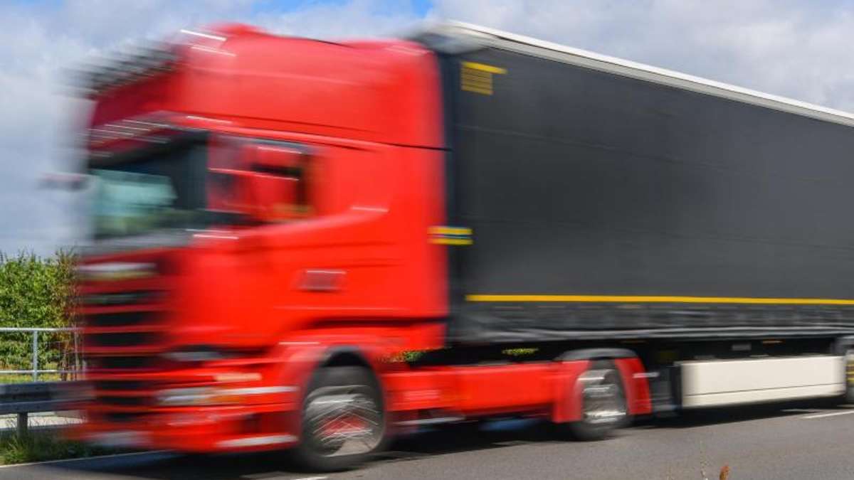 Köditz: Lkw-Fahrer fährt rückwärts auf der Autobahn: Unfall