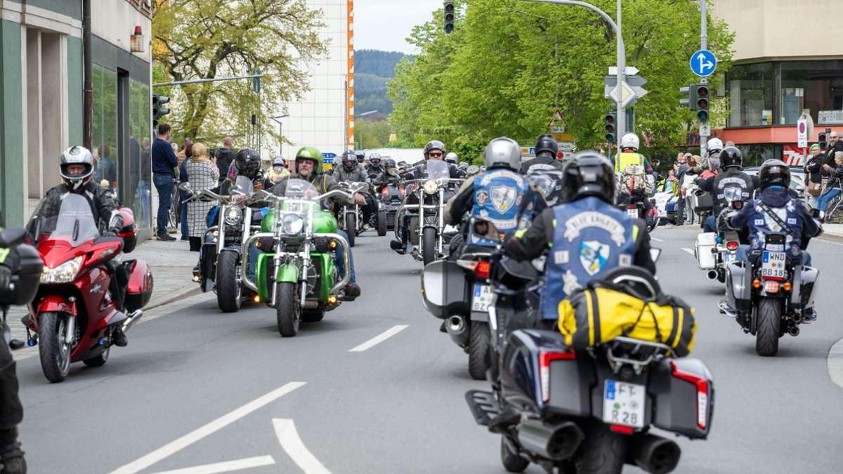 21. Motorradsternfahrt: 30.000 Motorradfans bei Kulmbacher Treffen
