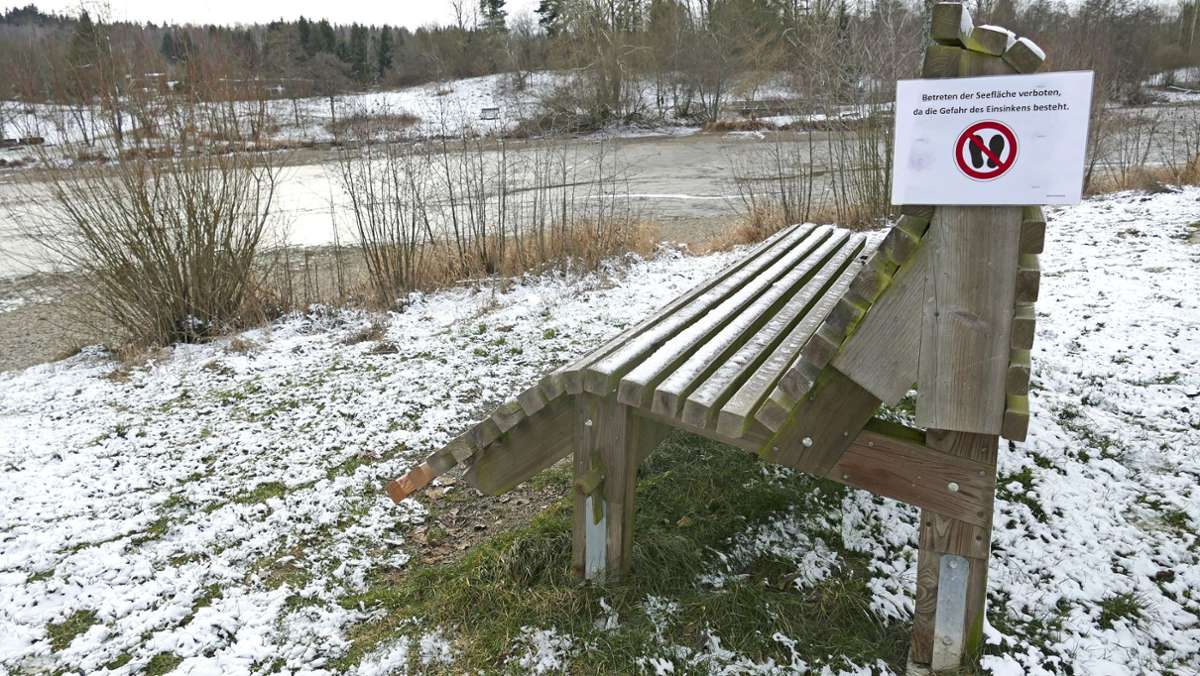 Lichtenberg: Schilder warnen am Frankenwaldsee vor dem Schlamm