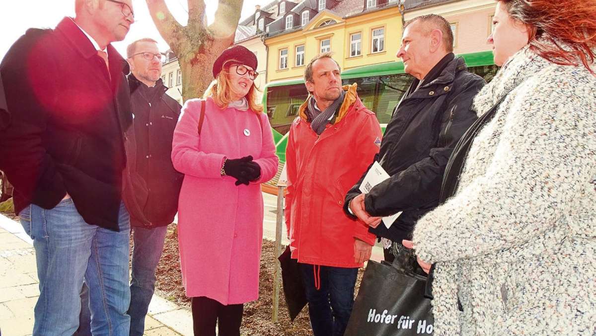 Hof: Minister spaziert durch die Hofer Altstadt