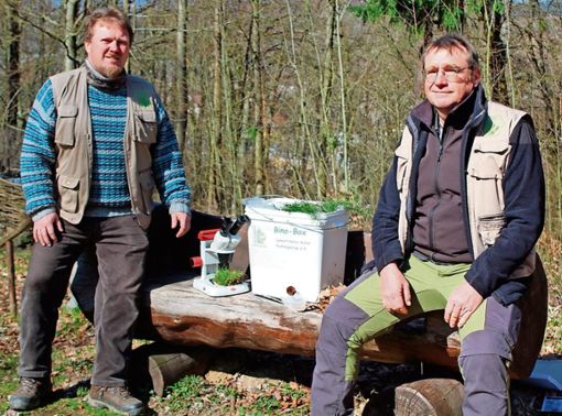 Markus Gläßel (links) und Andreas Schmiedinger vom Lernort Natur-Kultur sind die Initiatoren des Forscherprojekts. Foto: Christian Schilling