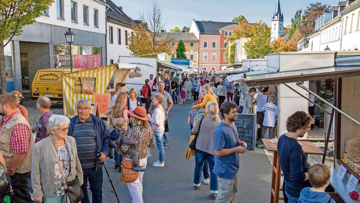 Hof: Schwarzenbach an der Saale: Kärwamarkt bei herrlichem Sonnenschein