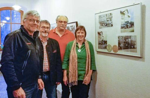 Jörg Gulden, Bürgermeister Torsten Gebhardt, Walter Rößler und Gabi Neubert (von links) bei der Eröffnung der Kulturwoche 2023. Foto: Gemeinde Röslau