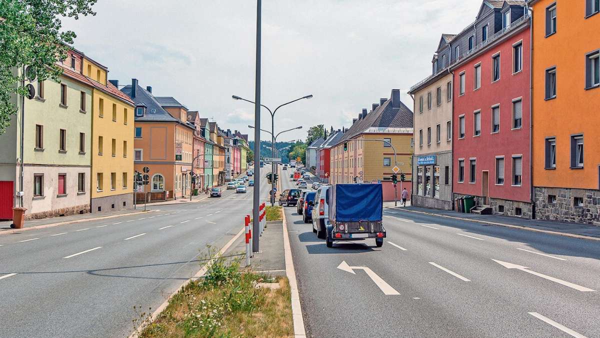 Hof: Fahrradfahrer liegt bewusstlos an der Ernst-Reuter-Straße