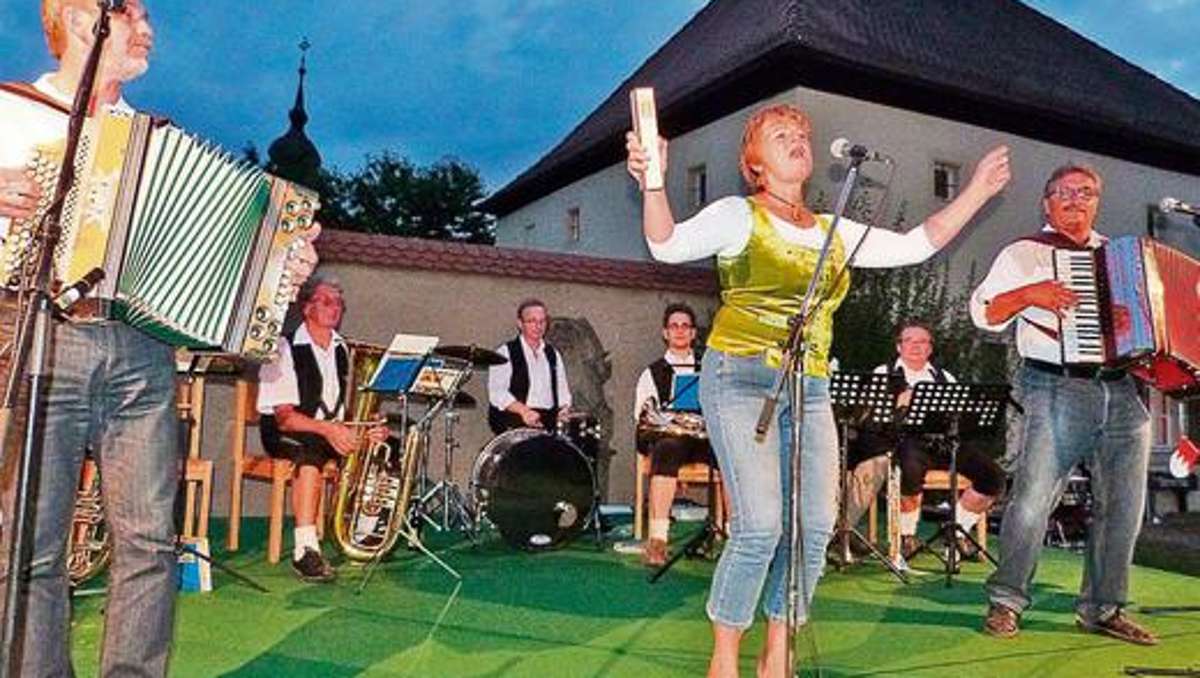 Kulmbach: Musik und Kabarett unterm Kirchturm
