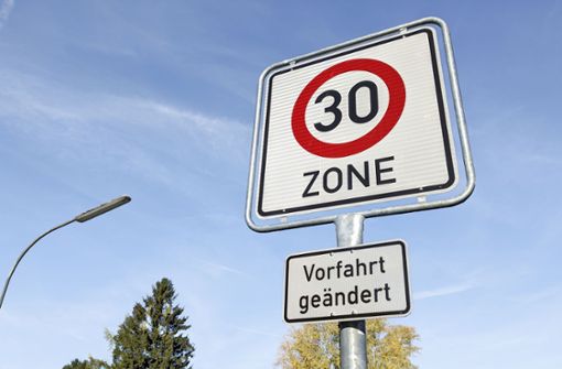 Dieses Schild markiert den Beginn der 30er-Zone in der Badsiedlung. Die Stadt will damit einen Schilderwald vermeiden. Foto:  