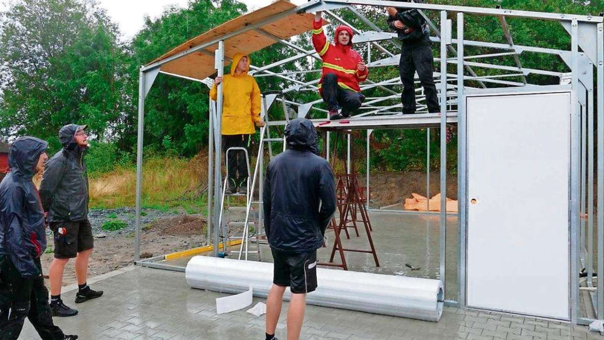 Lichtenberg: Lichtenberg: DLRG werkelt bei strömendem Regen
