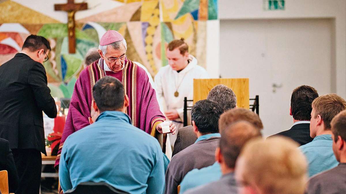 Hof: Bischof feiert mit Häftlingen