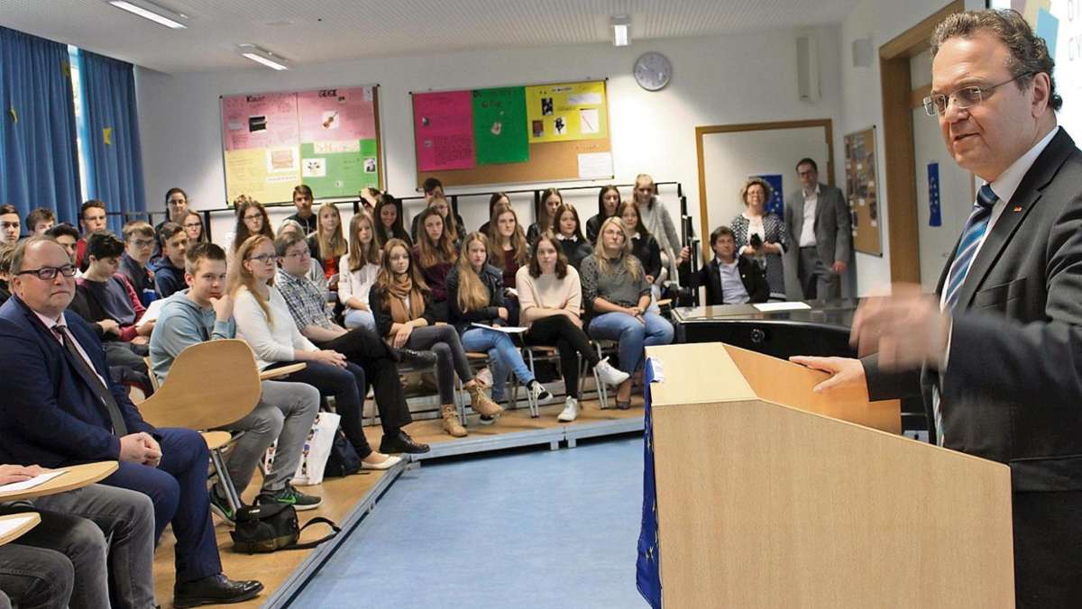Marktredwitz: Schulstunde mit Bundestagsvizepräsident