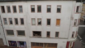 Wie eine  Explosion: Nachbarn schildern Bau-Unfall
