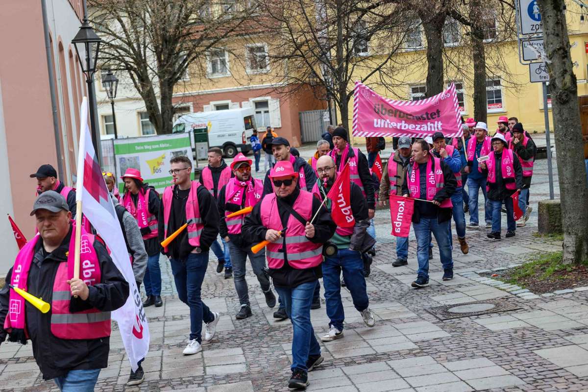 Streik und Demozug der Gewerkschaft Komba in Hof.