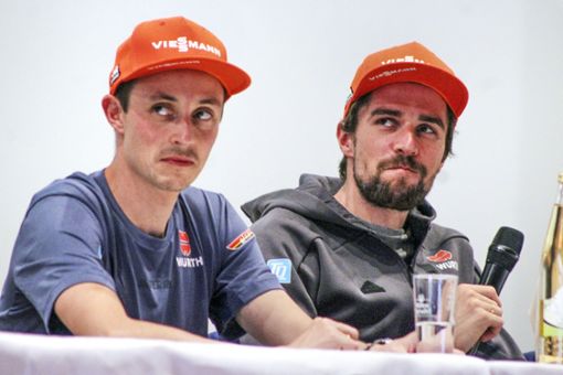 Vor kurzem noch Teamkollegen, jetzt Trainer und Sportler – Eric Frenzel (links) und Johannes Rydzek. Foto: Martina Sack