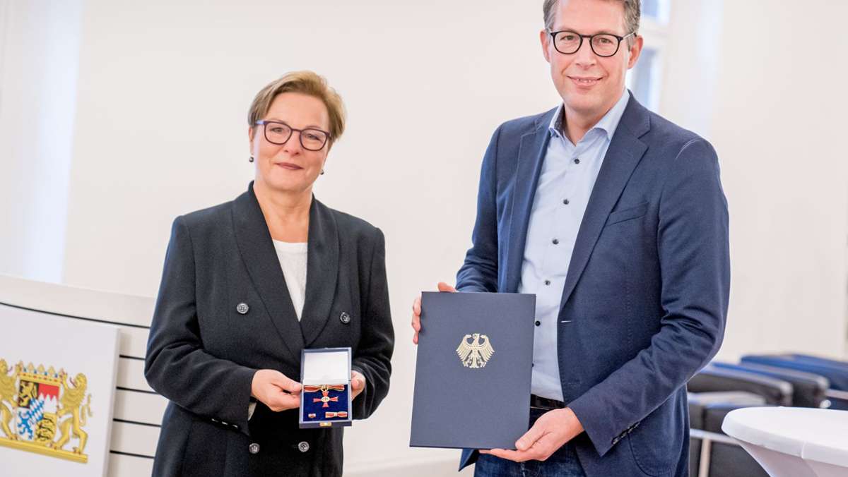 Verleihung in München: Verdienstkreuz für Ingrid Schrader