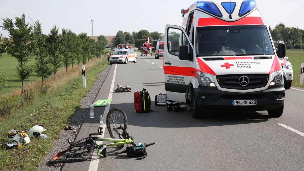 Schleiz: Auto fährt in Radfahrergruppe: eine Tote, zwei Schwerverletzte
