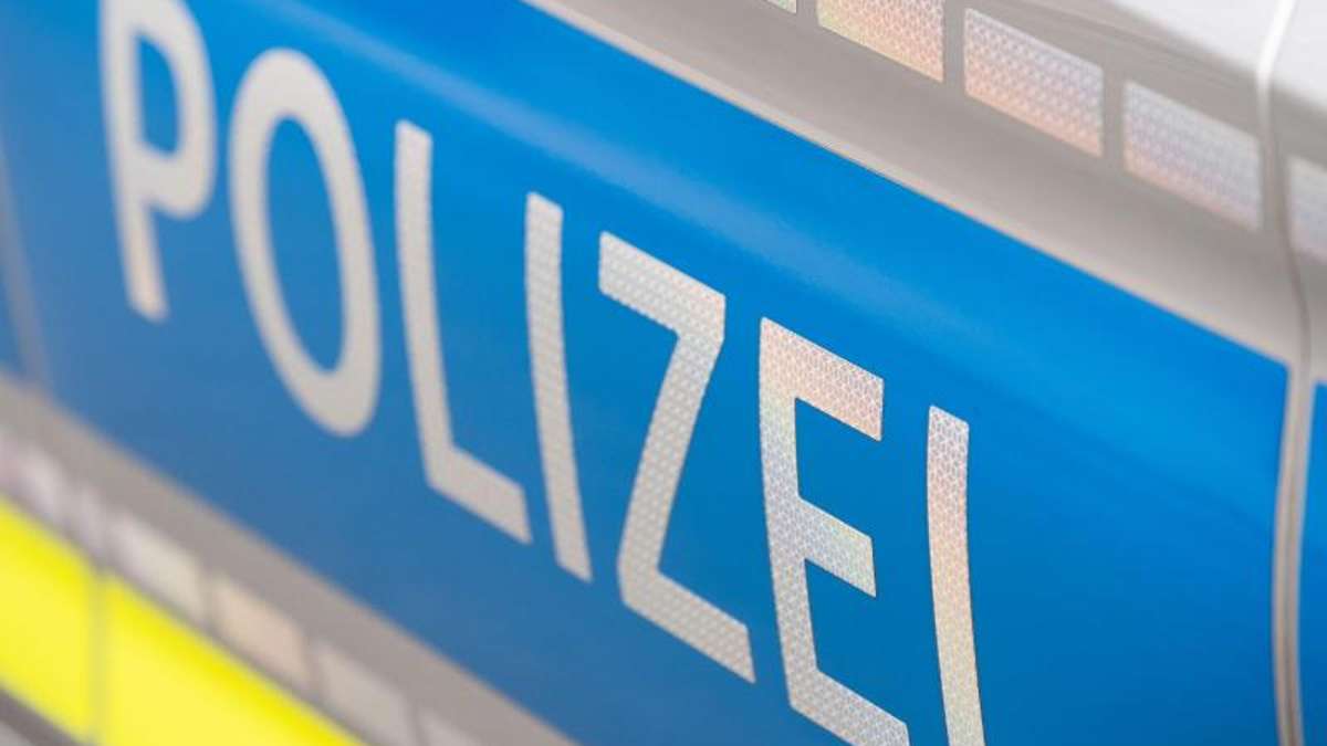 Hof/Frensdorf/B505: 30 Mängel: Polizei stoppt Lkw einer Firma aus dem Landkreis Hof