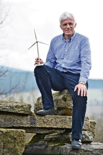 "Mit Windenergie, Solarenergie und Stromspeichern lässt sich eine robuste, sichere und jederzeit bedarfsgerechte Stromversorgung realisieren": Matthias Popp aus Wunsiedel-Schönbrunn ist überzeugt, dass die Energiewende gelingen kann. Foto: Miedl