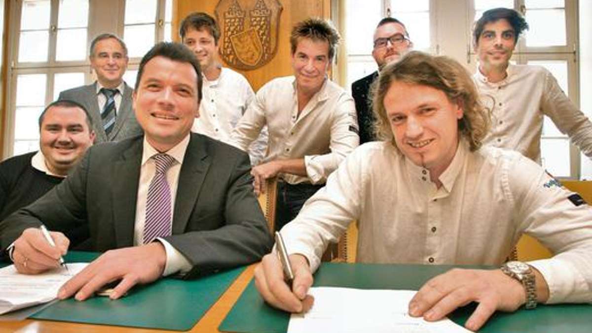 Hof: Unterschriften besiegeln Volksfest-Vertrag